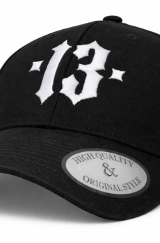 Gorra número 13 en tipografía gótica